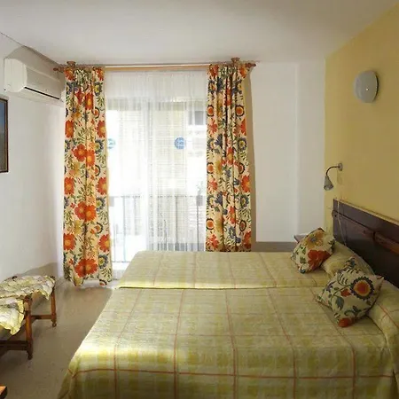 Altamar Guest house 2*